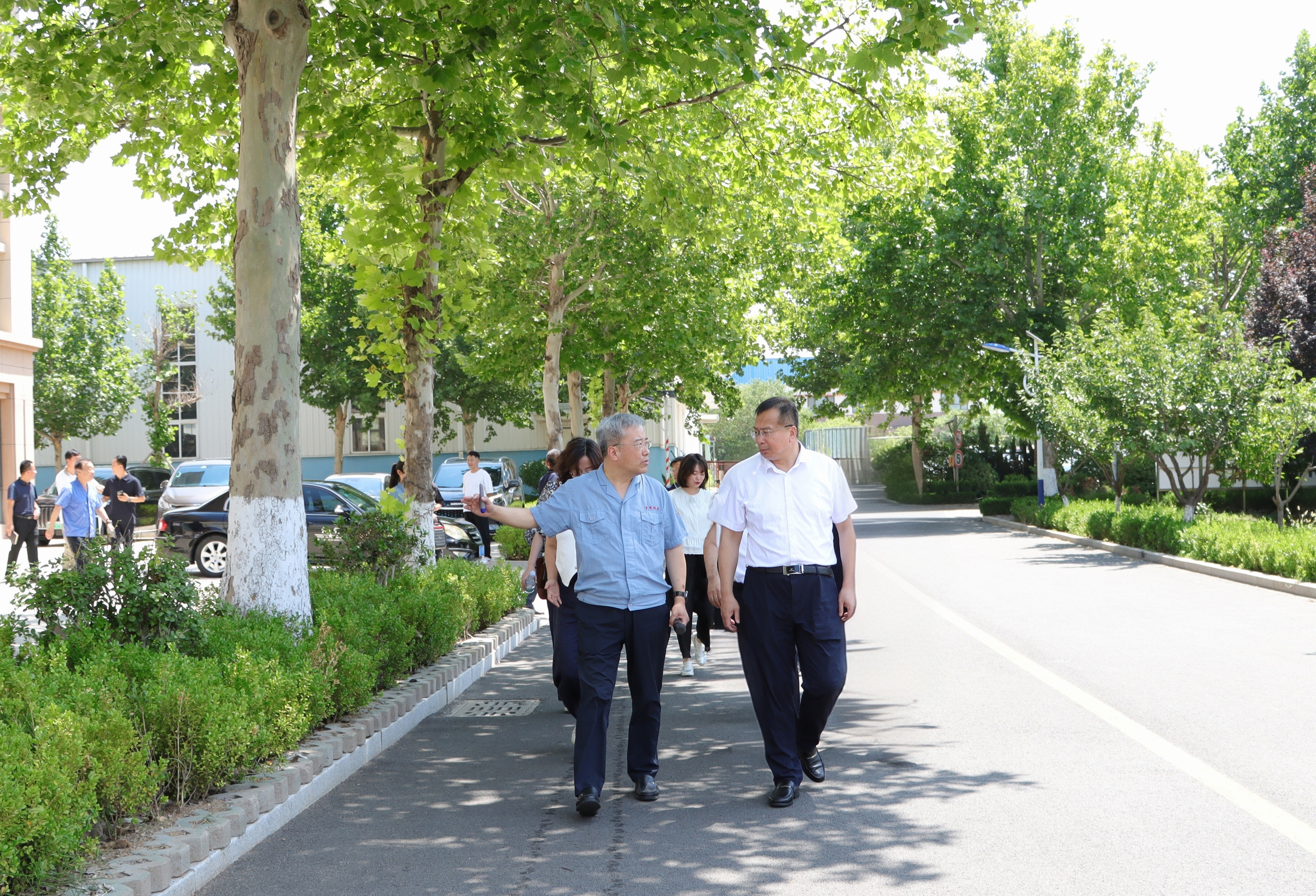 青島市科協(xié)黨組書記、主席王崇江一行 蒞臨青纜考察調(diào)研(圖1)